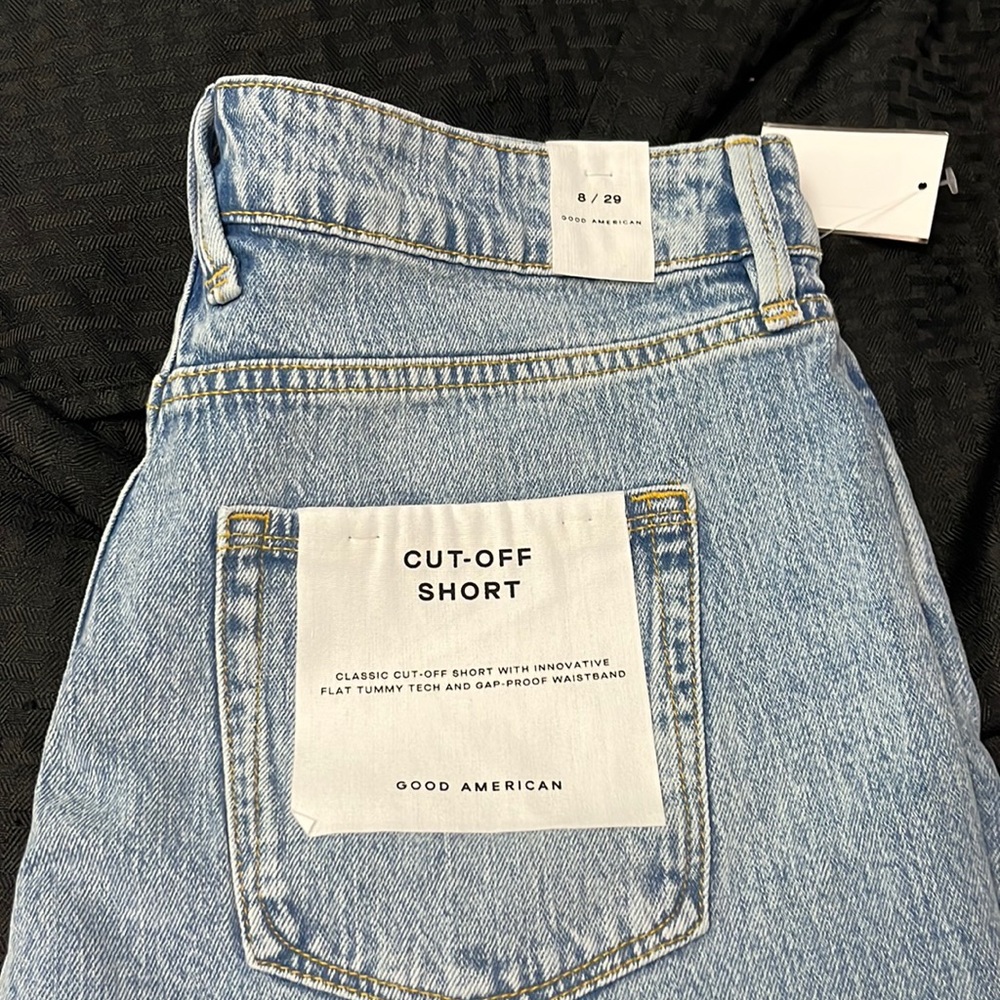 NWT Good American Cut off Short 8/29 NWT classic cut off BNWT